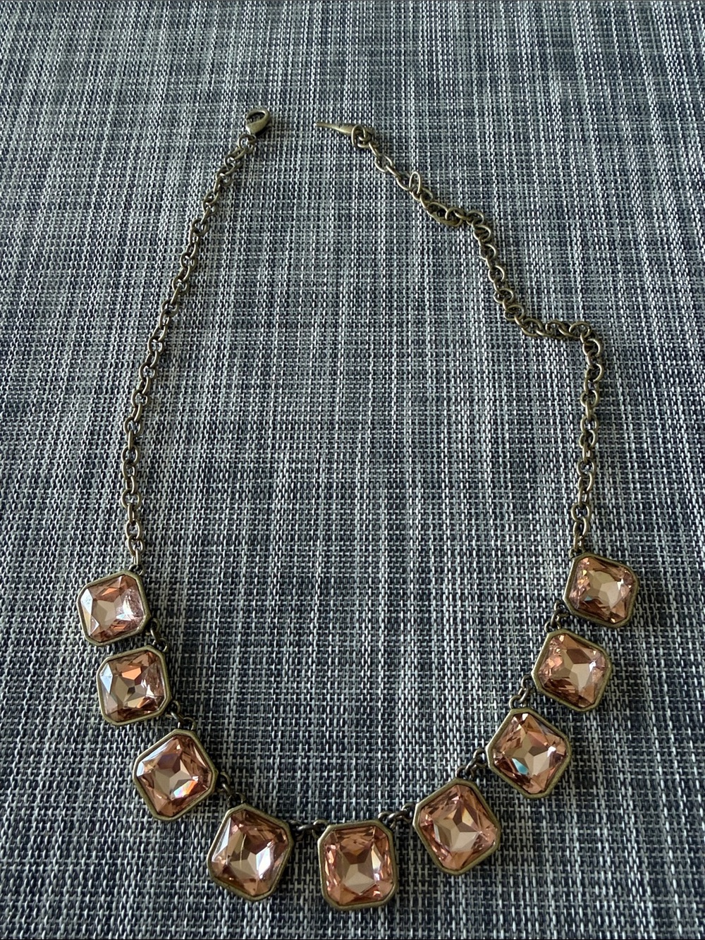 Chloe and Isabel peach color gemstone collar statement necklace 20” GUC